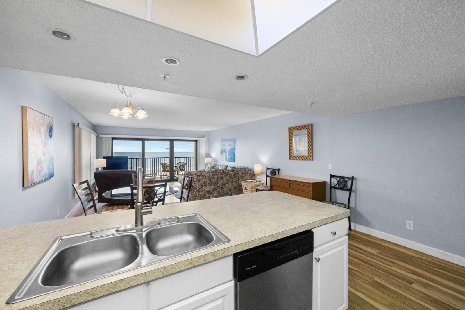201 Sandy Shores Condos Сант Пит Бич Экстерьер фото